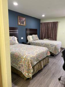 Ένα ή περισσότερα κρεβάτια σε δωμάτιο στο Budget Inn