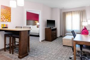 TV a/nebo společenská místnost v ubytování Staybridge Suites - Cedar Park - Austin N by IHG
