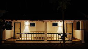 Balkón nebo terasa v ubytování Vibes and Tides Beach Resort by Enlightened Vagabond
