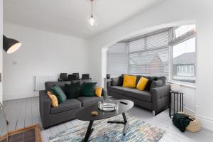 Posezení v ubytování Charles Alexander Short Stay - Hove Suite