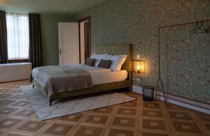 a bedroom with a bed and a lamp in it at Villa Weber - self check-in in Aarburg