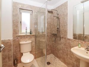 Koupelna v ubytování Ring of Kerry Golf Club Cottage + 28 fotografií