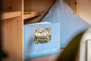 A bed or beds in a room at Bergblick App Lärche