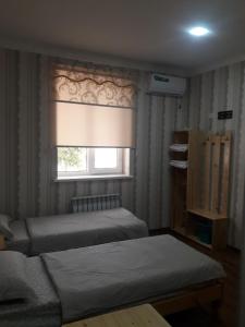 Säng eller sängar i ett rum på Hotel Allanazar Ota