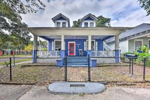 a blue house with a red door at Charming Jacksonville Home about 2 Mi to Downtown! in Jacksonville