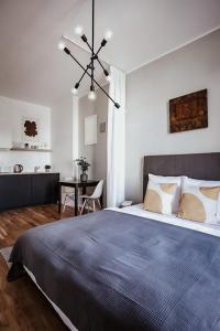 a bedroom with a large bed and a desk at TurnKey I King George Square Studio in Prague