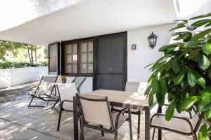Balkón nebo terasa v ubytování Beach Front Vintage Villa Kalliktratis