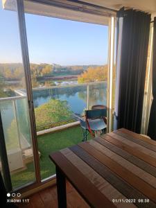 a room with a large window with a view of a lake at Petit cocon vue sur la Loire avec Place de Parking offerte in Orléans