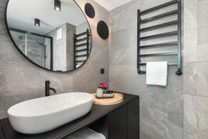 Kúpeľňa v ubytovaní Apartamenty z widokiem na morze i dziedziniec BalticON Morska 6