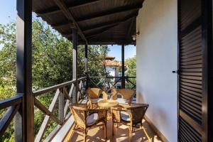 Balkón nebo terasa v ubytování Beach Front Vintage Villa Kalliktratis