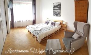 Posteľ alebo postele v izbe v ubytovaní Apartamenty MOŁS Zakopane
