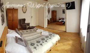 Posteľ alebo postele v izbe v ubytovaní Apartamenty MOŁS Zakopane