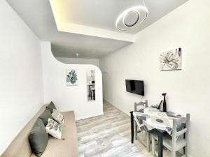 Televízia a/alebo spoločenská miestnosť v ubytovaní Sol Apartamentos Centro Histórico