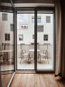 Zdjęcie z galerii obiektu TurnKey I Balcony Studio by National Memorial w Pradze +2 zdjęcia