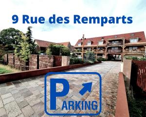 a sign that reads rue des remparts parking at Le Dormeur in Dorlisheim