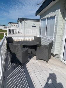 En balkon eller terrasse på Beautiful Cornish Getaway - Newperran Holiday Resort