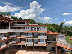 a building with a sign that reads hotel buffalo dances at Hotel Tierras Blancas in Valle de Bravo