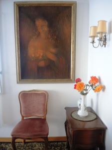 ロカルノにあるDel Parco 17の椅子、花瓶