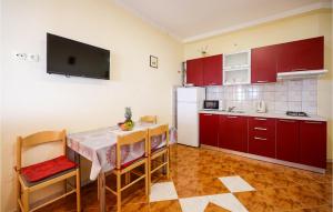 Küche/Küchenzeile in der Unterkunft 1 Bedroom Nice Apartment In Starigrad Paklenica
