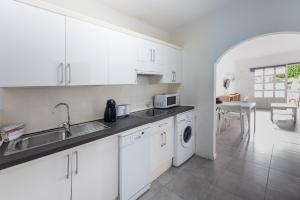 Kuchyň nebo kuchyňský kout v ubytování Lava Teneguia, 5 guests in 2 bedrooms