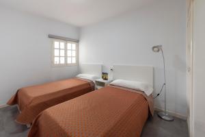 Postel nebo postele na pokoji v ubytování Lava Teneguia, 5 guests in 2 bedrooms