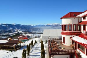 Kış mevsiminde Hotel Rusu