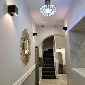 a staircase with a mirror and a chandelier at Argyle Square Hotel in London