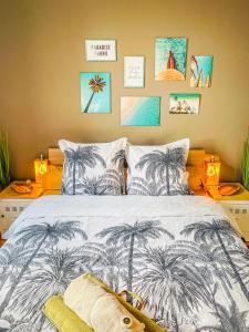 a bedroom with a bed with palm trees on it at Caribbean Spirit in Périgueux