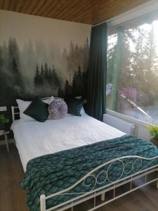 Un pat sau paturi într-o cameră la Sky view Ranca-Transalpina