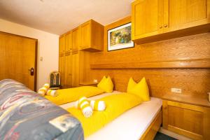 Postel nebo postele na pokoji v ubytování Haus Anton Sölden - Apartments & Zimmer