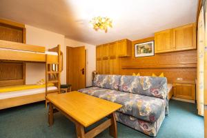 Postel nebo postele na pokoji v ubytování Haus Anton Sölden - Apartments & Zimmer