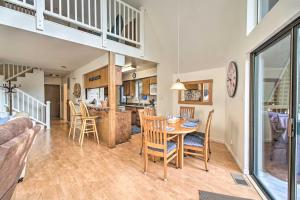 Φωτογραφία από το άλμπουμ του Creekside Chalet with Hidden Spa and Private Beach! σε Manchester