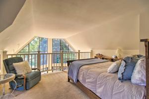 een slaapkamer met een bed en een balkon bij Creekside Chalet with Hidden Spa and Private Beach! in Manchester