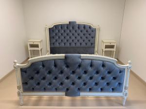 a blue bench in a room with two tables at Krioklio Namelis Verkiuose in Vilnius