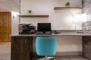 Μια τηλεόραση ή/και κέντρο ψυχαγωγίας στο Best Western Kendallville Inn