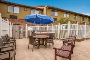 Μπαλκόνι ή βεράντα στο Best Western Kendallville Inn