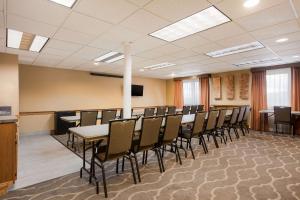 Μια τηλεόραση ή/και κέντρο ψυχαγωγίας στο Best Western Kendallville Inn