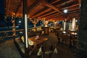 Posedenie v ubytovaní Pension & Restaurant Krakonoš