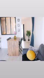 Posedenie v ubytovaní Joli studio dans le centre ville de Brest