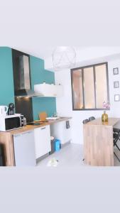 Kuchyňa alebo kuchynka v ubytovaní Joli studio dans le centre ville de Brest