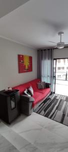 Apartamento Guarujá Astúrias房間的床