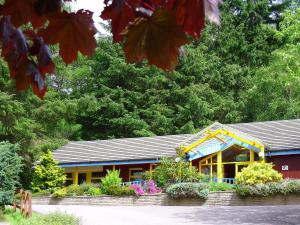 Gedung tempat holiday park berlokasi