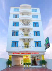 Budova, kde se hotel nachází + 9 fotografií