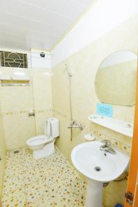 a bathroom with a sink and a toilet and a mirror at Khách Sạn Đông Phương in Lạng Sơn