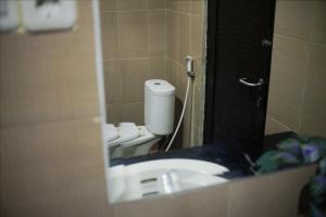 Bilik mandi di UTC Hotel Semarang