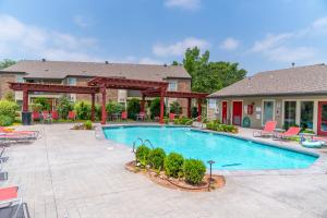 Bazén v ubytování OU Sooner, Pool & Gym, BBQ, Netflix, 100mb Internet, LG Washer & Dryer, Close to OU! nebo v jeho okolí