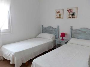 Posteľ alebo postele v izbe v ubytovaní Casa familiar con piscina privada y WiFi, cerca del mar, aire acondicionado, mascotas y playa para perros. - ES-184-1 + 27 fotografií