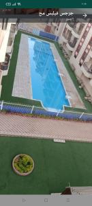 Widok na basen w obiekcie Luxor apartment lub jego pobliżu