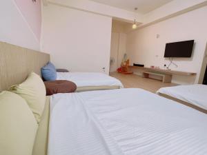 Uma cama ou camas num quarto em 澎湖樂在綺中民宿 第580號