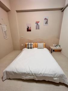 Uma cama ou camas num quarto em 澎湖樂在綺中民宿 第580號